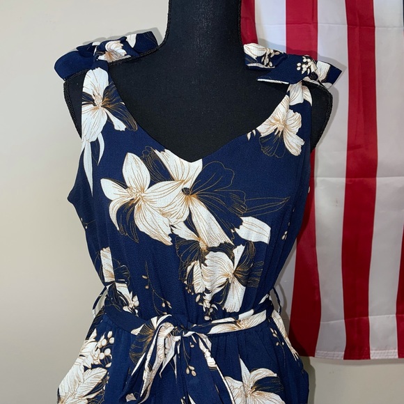 Belongsci Romper NEVER WORN - Picture 5 of 11